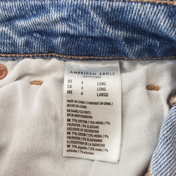 American Eagle Stretch Distressed Light Wash Mom Jeans Size 6 - Picture 6 of 13